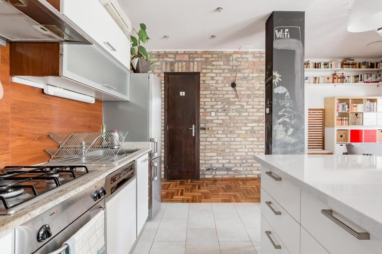 Relax Into Loft Living At A Light-Filled City Escape บูดาเปสต์ ภายนอก รูปภาพ