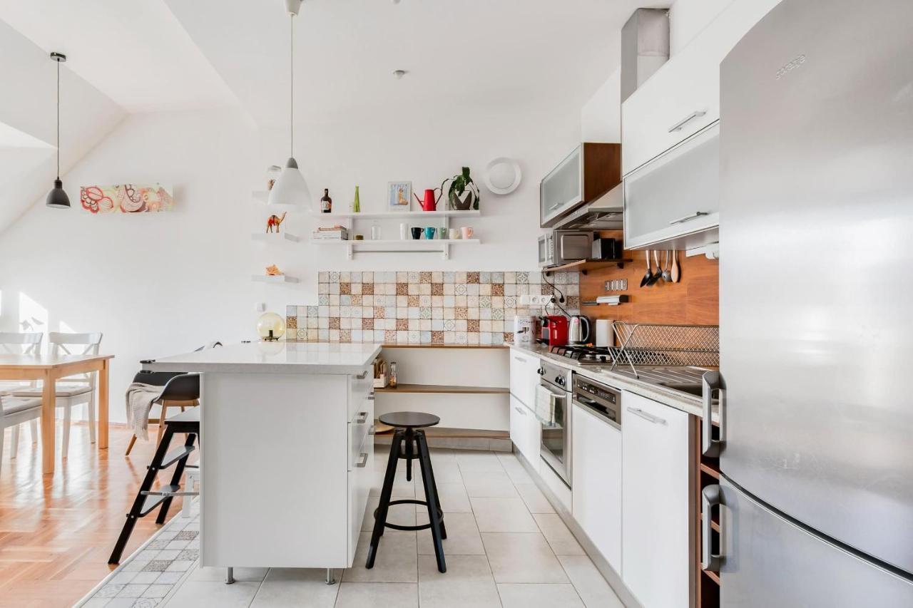 Relax Into Loft Living At A Light-Filled City Escape บูดาเปสต์ ภายนอก รูปภาพ