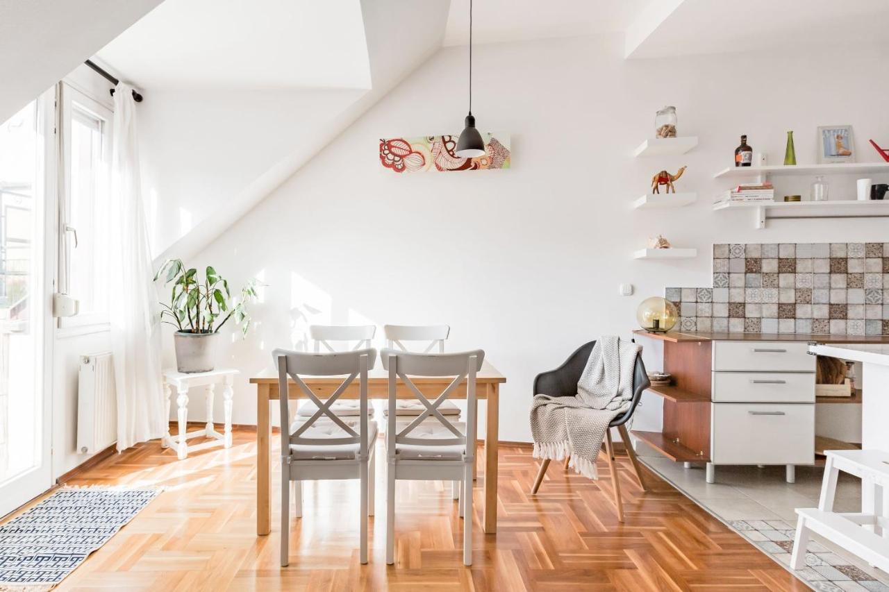 Relax Into Loft Living At A Light-Filled City Escape บูดาเปสต์ ภายนอก รูปภาพ