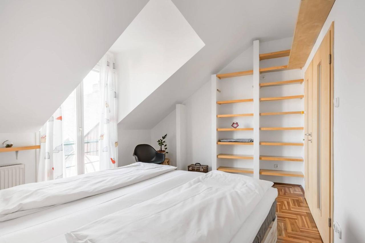 Relax Into Loft Living At A Light-Filled City Escape บูดาเปสต์ ภายนอก รูปภาพ