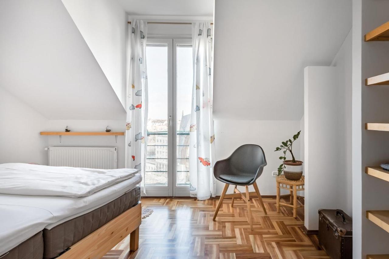 Relax Into Loft Living At A Light-Filled City Escape บูดาเปสต์ ภายนอก รูปภาพ