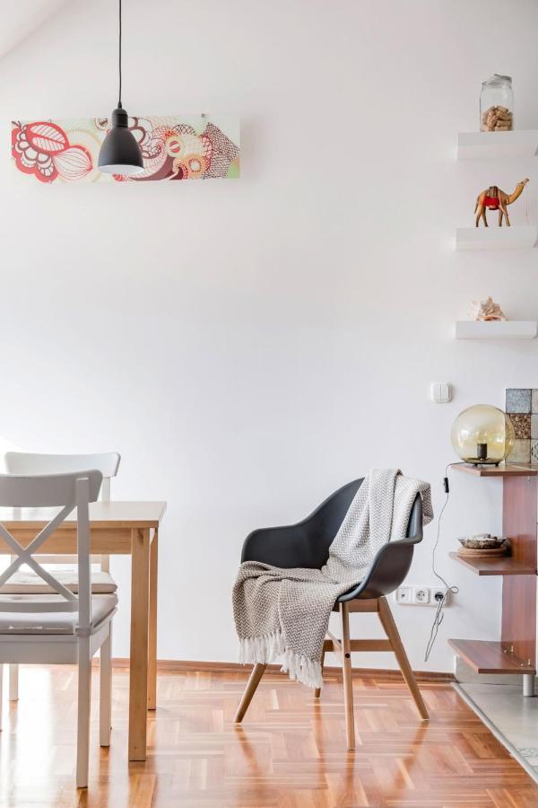 Relax Into Loft Living At A Light-Filled City Escape บูดาเปสต์ ภายนอก รูปภาพ