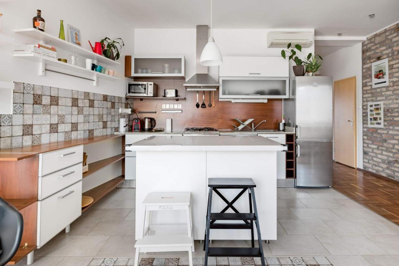 Relax Into Loft Living At A Light-Filled City Escape บูดาเปสต์ ภายนอก รูปภาพ